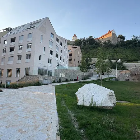 Daire Royal Under The Castle With Ufo View & Free Private Parking Bratislava