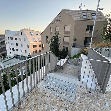 Royal Under The Castle With Ufo View & Free Private Parking Bratislava