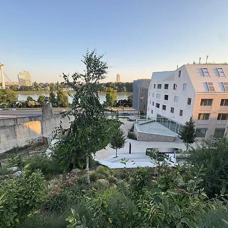 公寓 Royal Under The Castle With Ufo View & Free Private Parking