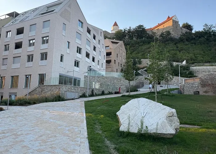 Appartement Royal Under The Castle With Ufo View & Free Private Parking Bratislava