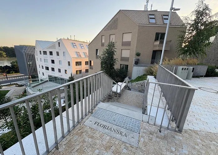 Royal Under The Castle With Ufo View & Free Private Parking Bratislava